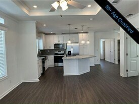 747 Pirates Rest Rd in North Fort Myers, FL - Building Photo