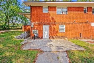 4305 Rosehill Rd in Fayetteville, NC - Building Photo - Building Photo