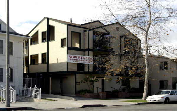 709 Elm Ave in Long Beach, CA - Building Photo