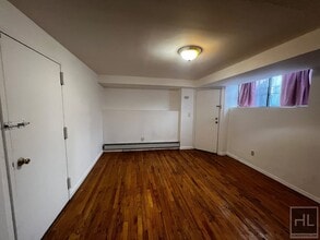 111 STREET in Queens, NY - Foto de edificio - Building Photo