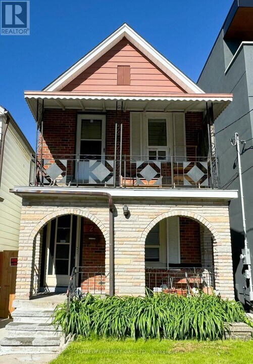 428 Westmoreland Ave N in Toronto, ON - Building Photo