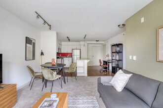 330 3rd Ave W, Unit SI FL5-ID3696A in Seattle, WA - Building Photo - Building Photo