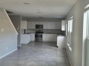 32018 Annice Ln in Pinehurst, TX - Building Photo - Building Photo