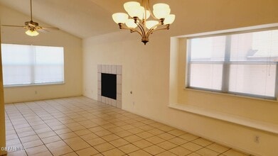 7025 Crown Ridge Dr in El Paso, TX - Building Photo - Building Photo