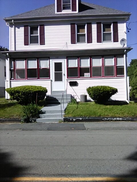 101 Crapo St in Bridgewater, MA - Building Photo
