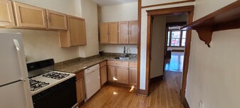 3326 N Clark St in Chicago, IL - Building Photo