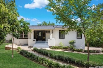 123 E Brandon in San Antonio, TX - Building Photo - Building Photo