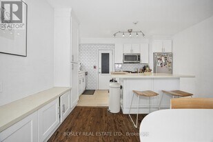 308 S Kingsway in Toronto, ON - Building Photo