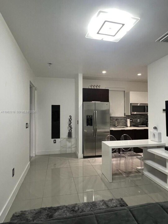 6312 NW 105th Pl in Doral, FL - Building Photo