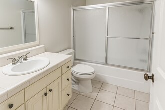 3604 W Estates Ln, Unit 117 in Rolling Hills Estates, CA - Building Photo - Building Photo