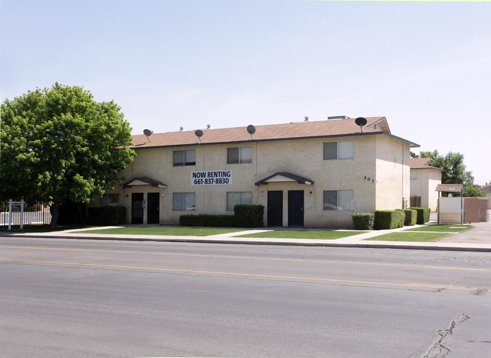 501 Pacheco Rd in Bakersfield, CA - Building Photo