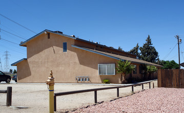 13880 Juniper St in Hesperia, CA - Building Photo - Building Photo