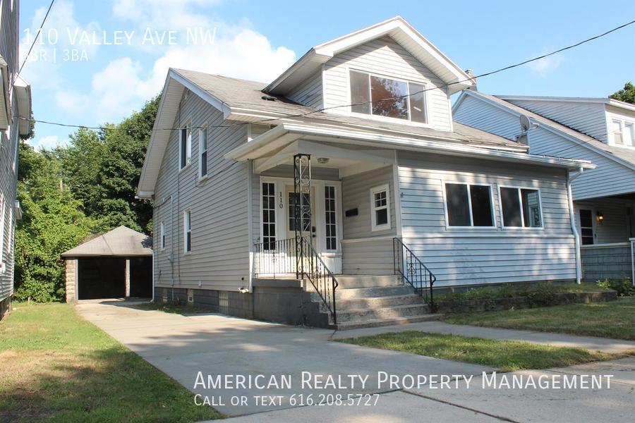 110 Valley Ave NW in Grand Rapids, MI - Building Photo