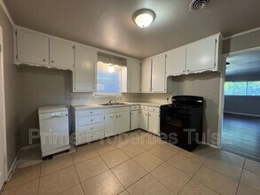 7463 E 29th St in Tulsa, OK - Foto de edificio - Building Photo