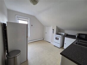 292 Pleasant St in East Providence, RI - Building Photo - Building Photo