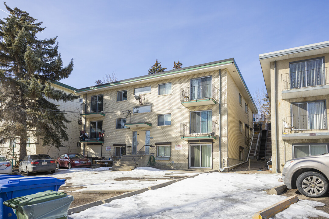 4408 4 St NW in Calgary, AB - Building Photo