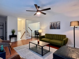 730 Pineborough Rd in Charlotte, NC - Building Photo