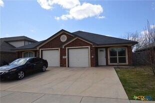 303 Sladecek Dr in Killeen, TX - Building Photo