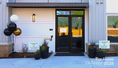 2020 W Morehead St, Unit 5G in Charlotte, NC - Building Photo - Building Photo