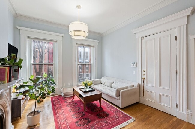 7 Dwight St, Unit 2 in Boston, MA - Foto de edificio - Building Photo