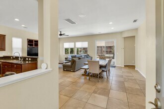 10159 Festa Ct in Elk Grove, CA - Foto de edificio - Building Photo