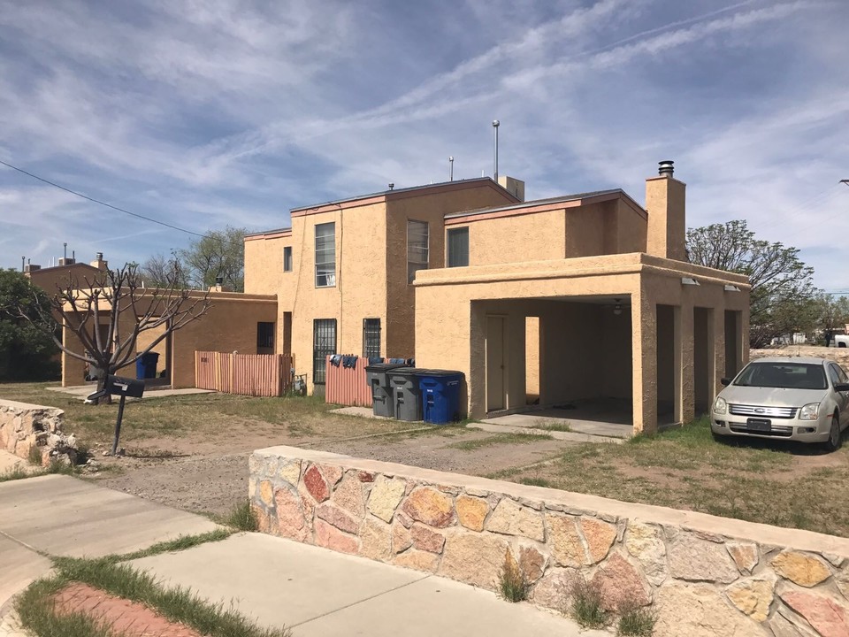 8100 Alameda Ave in El Paso, TX - Building Photo