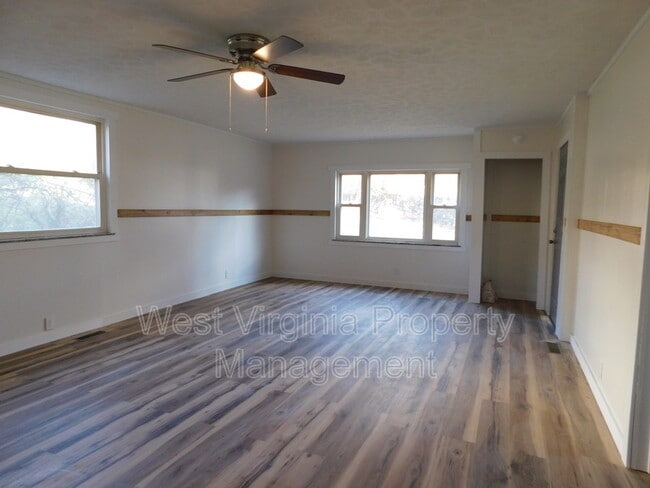 417 Montana St in Mt Hope, WV - Building Photo - Building Photo