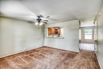 914 Eagles Glide Dr in Houston, TX - Foto de edificio - Building Photo