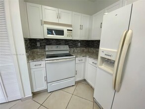 19522 NW 79th Pl in Hialeah, FL - Building Photo - Building Photo