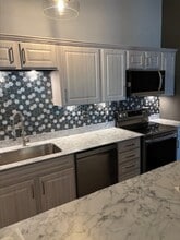 743 Deering Rd, Unit 6J in Pasadena, MD - Building Photo - Building Photo