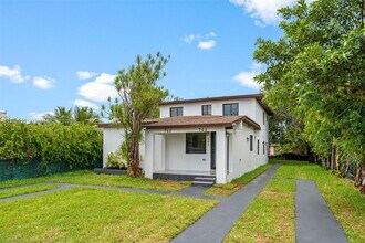 742 NW 70th St in Miami, FL - Building Photo - Building Photo