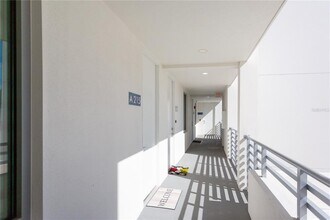 1709 N Tamiami Trl in Sarasota, FL - Building Photo - Building Photo