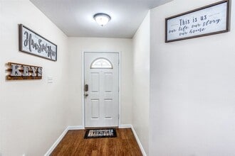 5005 Village Stone Ct in Fort Worth, TX - Foto de edificio - Building Photo