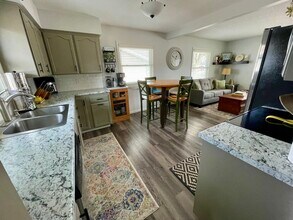 411 7th St NE in Stewartville, MN - Foto de edificio - Building Photo