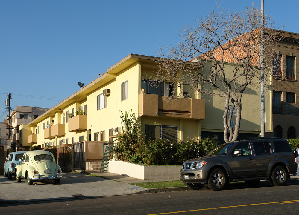 4053 Oakwood Ave in Los Angeles, CA - Foto de edificio