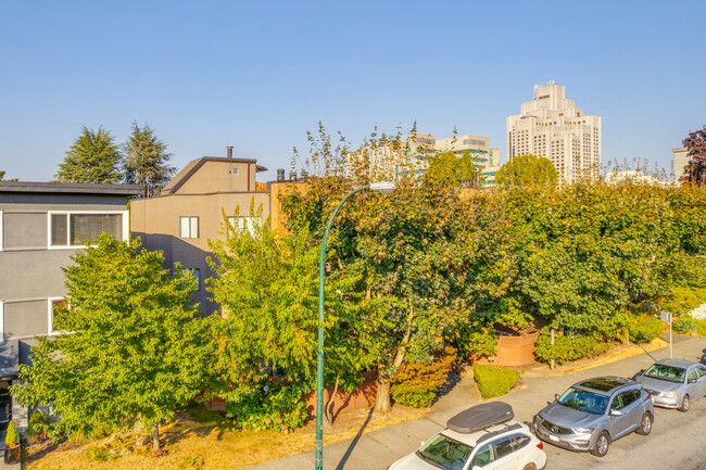 Oak West in Vancouver, BC - Building Photo - Building Photo