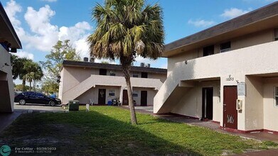 18257 NW 23rd Ave-Unit -4 in Miami Gardens, FL - Building Photo - Building Photo