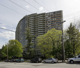 Park Plaza Condominium in Philadelphia, PA - Building Photo - Building Photo