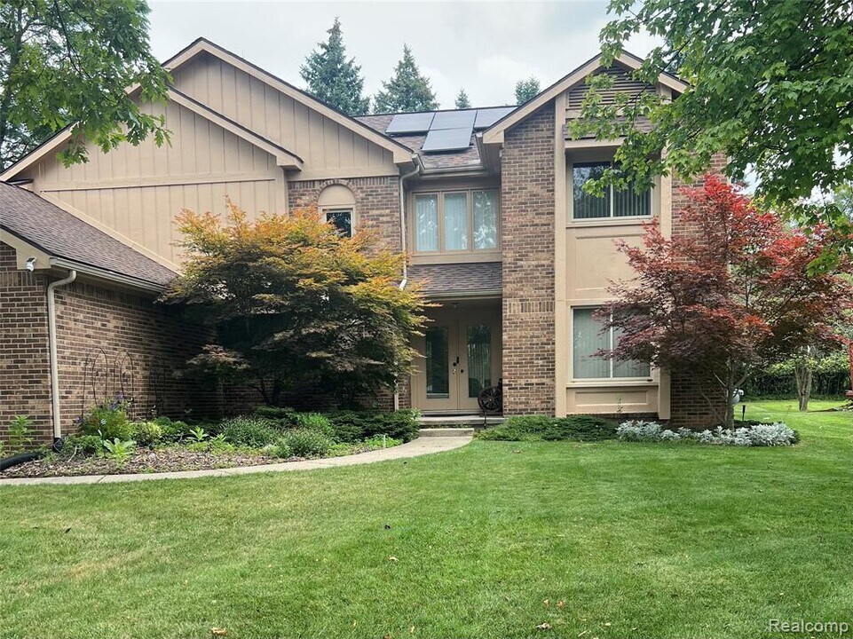 6358 Timberwood S in West Bloomfield Township, MI - Building Photo