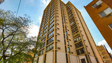 5740 N Sheridan Rd, Unit 10D in Chicago, IL - Building Photo - Building Photo