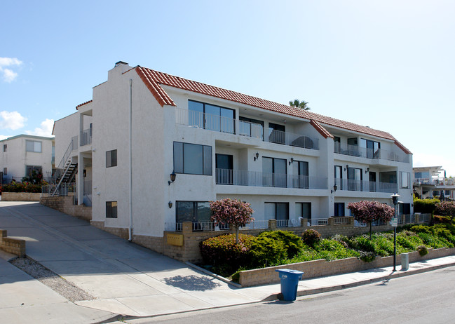 250 Avenida Lobeiro in San Clemente, CA - Building Photo - Building Photo