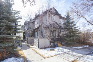 309 15 Av NE in Calgary, AB - Building Photo