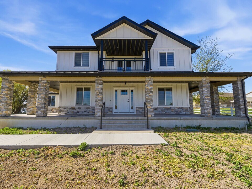 14512 S 2585 W in Bluffdale, UT - Foto de edificio