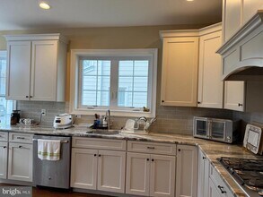 10 Harris Rd in Princeton, NJ - Foto de edificio - Building Photo