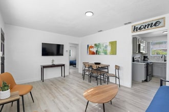 2600 S Crystal Lake Dr in Orlando, FL - Building Photo - Building Photo