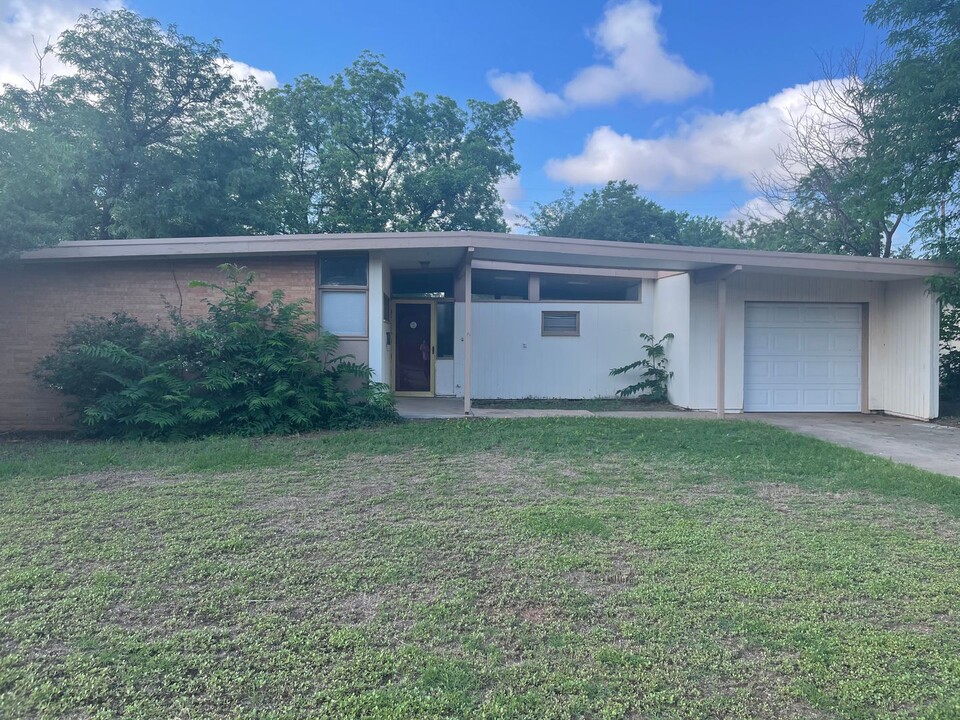 2507 45th St in Lubbock, TX - Building Photo