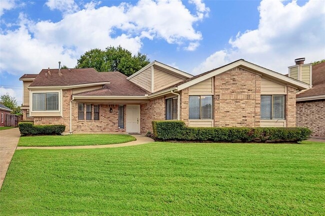 11530 Ella Lee Dr in Houston, TX - Foto de edificio - Building Photo