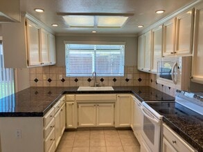 1113 Wildflower Dr in Modesto, CA - Building Photo - Building Photo