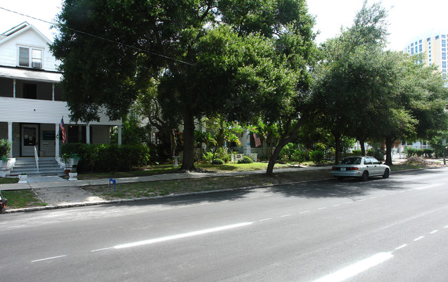 Southland Apartments in St. Petersburg, FL - Building Photo - Building Photo