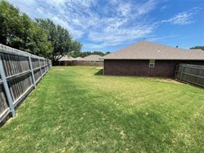 1705 Teakwood Cir in Norman, OK - Building Photo - Building Photo